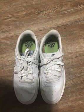 Nike White Low-Top Sneakers with Lime Green Insoles